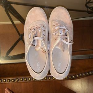 Women’s TOMS size 9